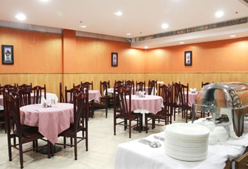 Отель Chirag Residency Нью-Дели Экстерьер фото
