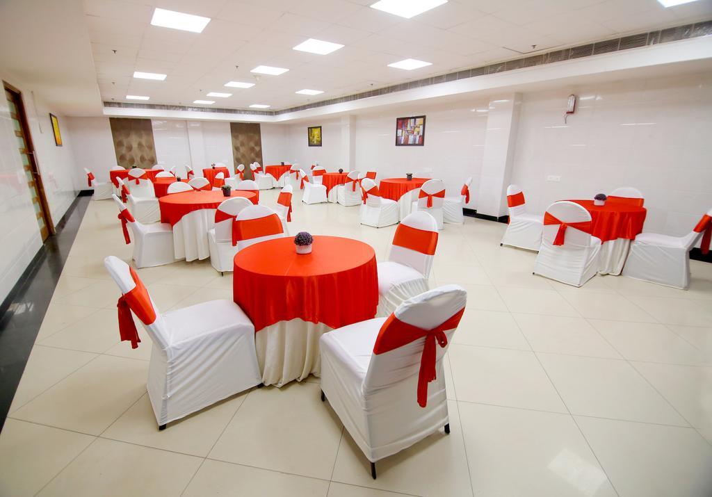 Отель Chirag Residency Нью-Дели Экстерьер фото