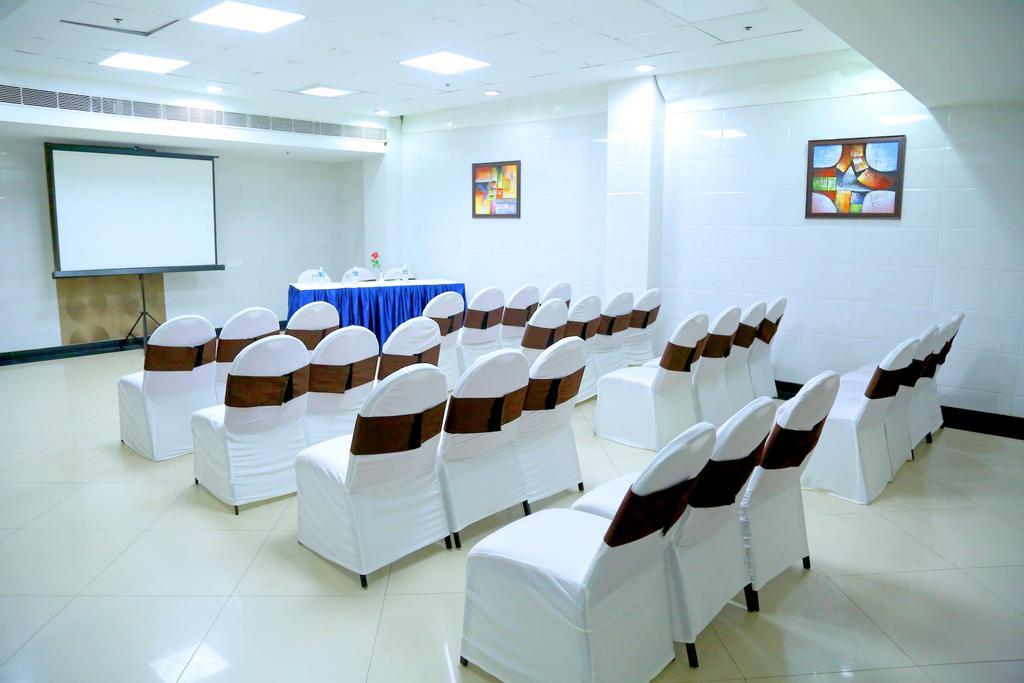 Отель Chirag Residency Нью-Дели Экстерьер фото