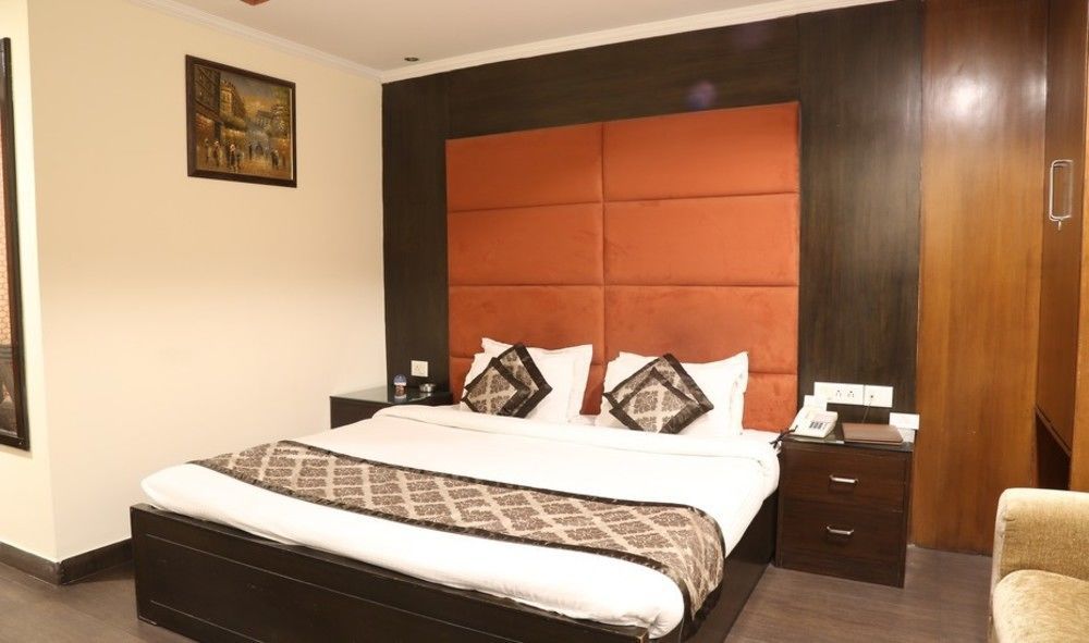 Отель Chirag Residency Нью-Дели Экстерьер фото