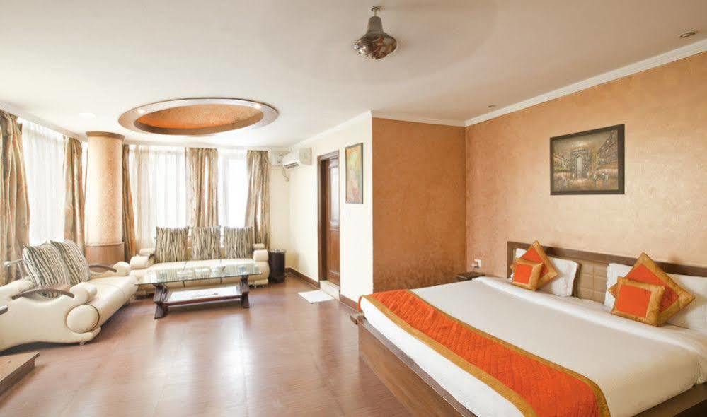 Отель Chirag Residency Нью-Дели Экстерьер фото