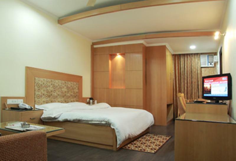 Отель Chirag Residency Нью-Дели Экстерьер фото