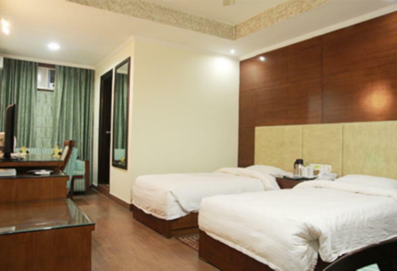 Отель Chirag Residency Нью-Дели Экстерьер фото